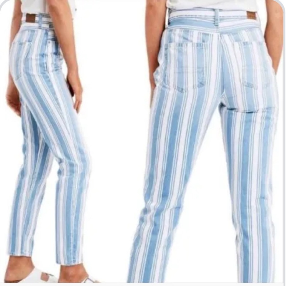 American Eagle Mom Jean in Size 8